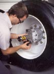Wheel/Tire/Brakes Service Kiene K-1280 AXLE SHAFT REMOVER